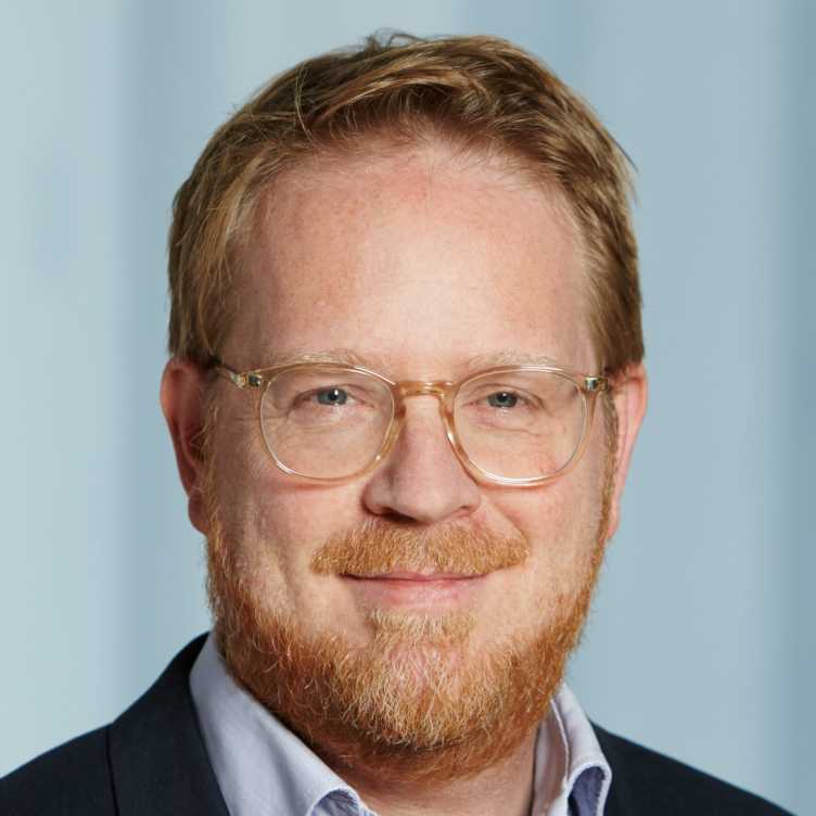  Prof. Dr. Arno Schlueter